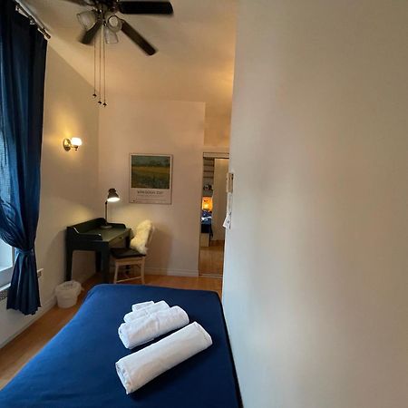 Chambres El Mediterraneo Rooms Монреал Стая снимка