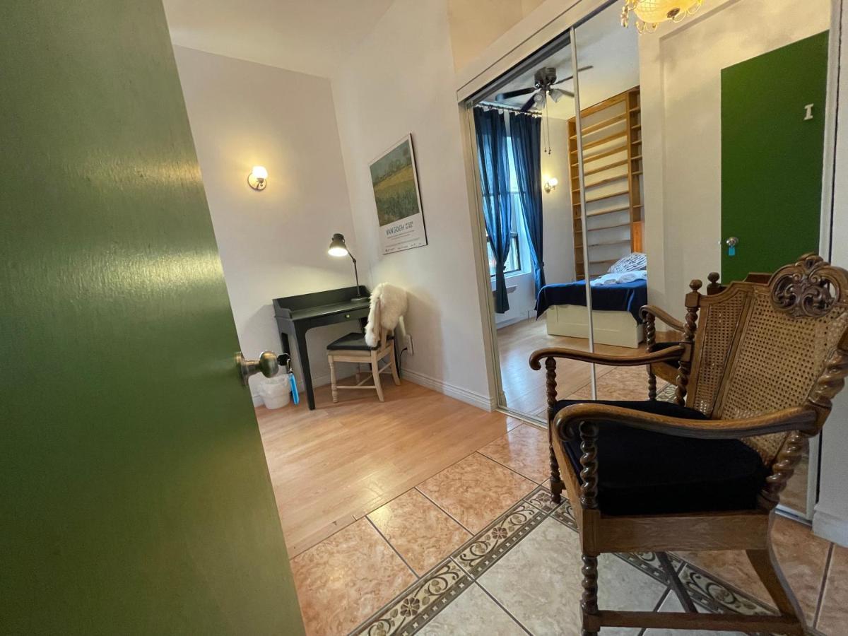 Chambres El Mediterraneo Rooms Монреал Екстериор снимка