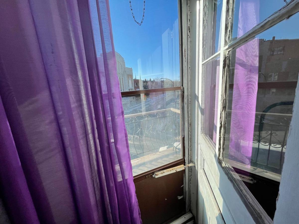 Chambres El Mediterraneo Rooms Монреал Екстериор снимка