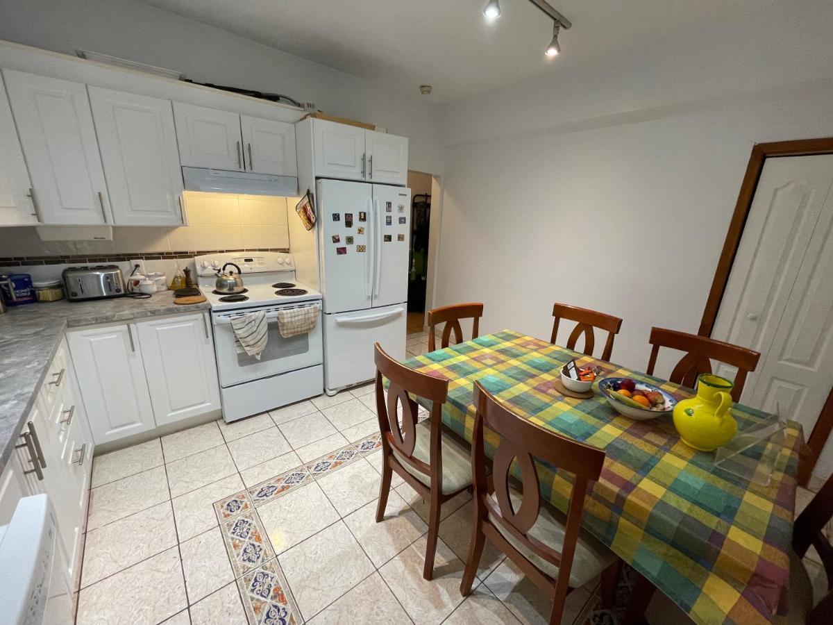 Chambres El Mediterraneo Rooms Монреал Екстериор снимка