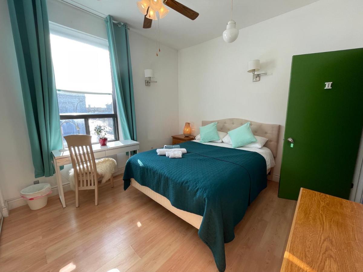 Chambres El Mediterraneo Rooms Монреал Екстериор снимка
