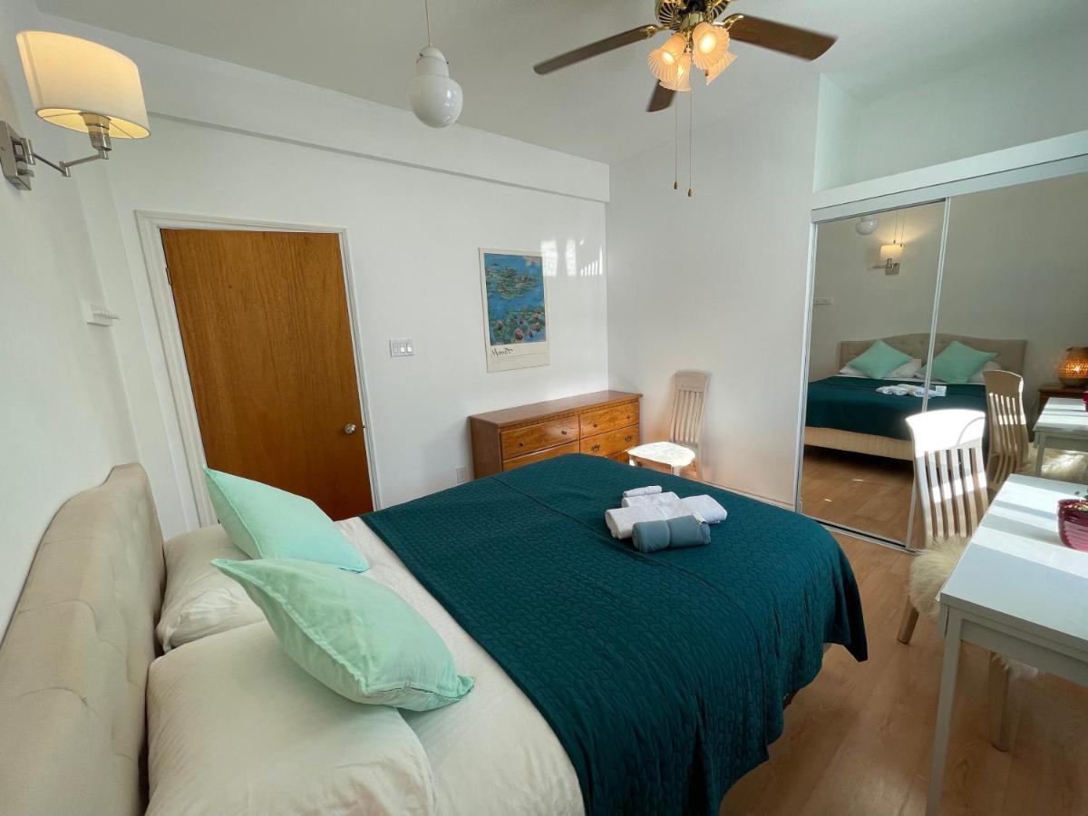 Chambres El Mediterraneo Rooms Монреал Екстериор снимка