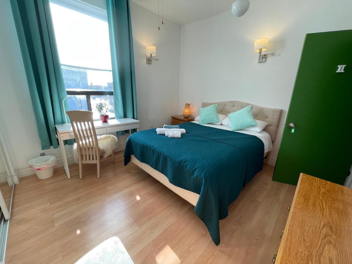 Chambres El Mediterraneo Rooms Монреал Екстериор снимка
