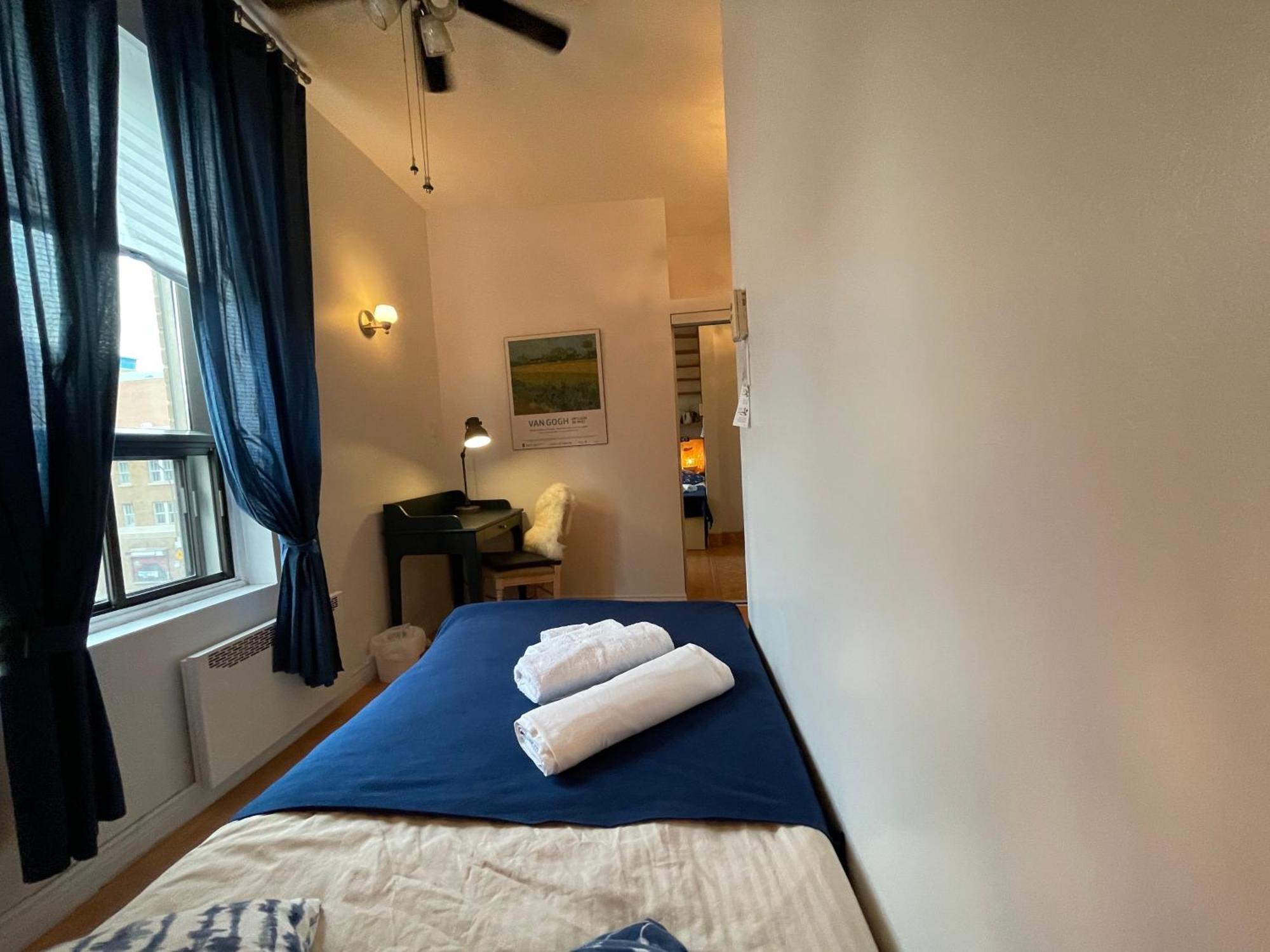 Chambres El Mediterraneo Rooms Монреал Стая снимка